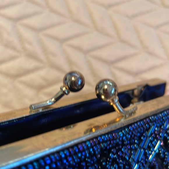 Vintage iridescent navy blue beaded scalloped purse. Good condition - Picture 9 of 9